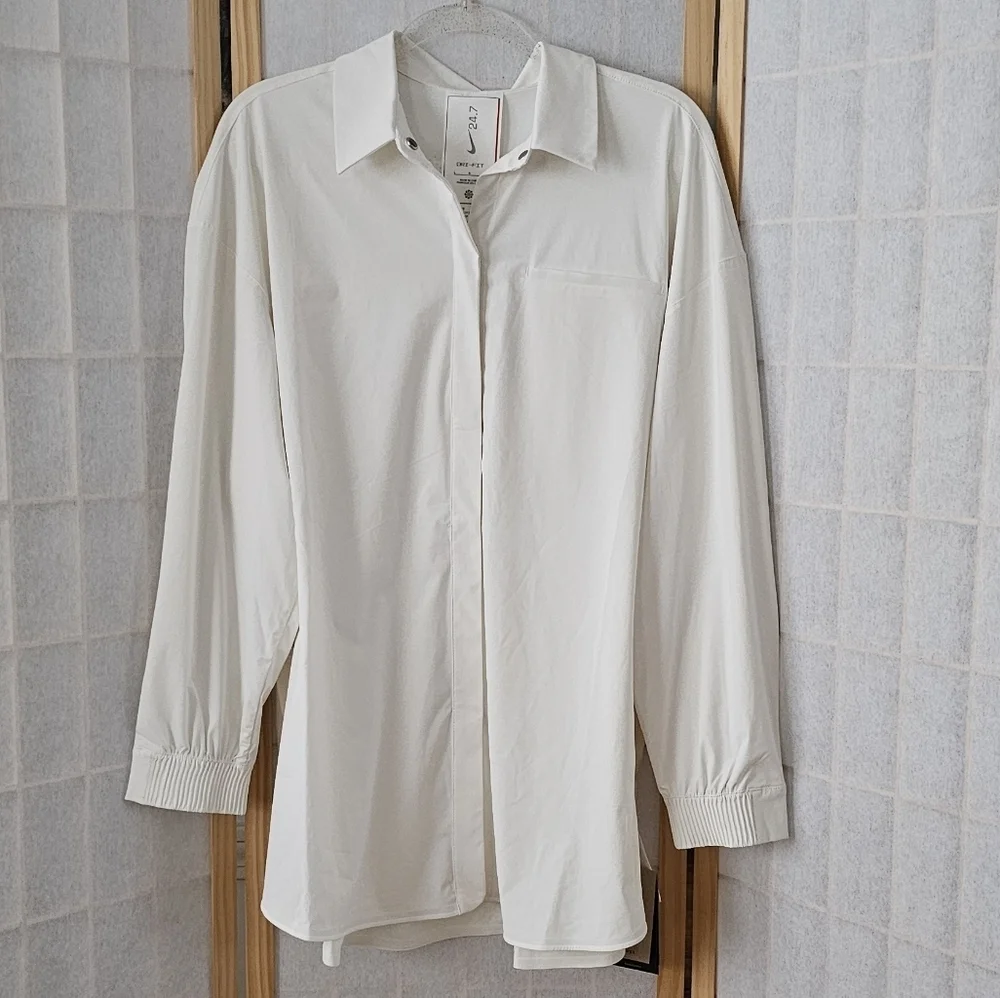 Nike 24.7 PerfectStretchWomen's Dri-FIT Oversized Long-Sleeve Shirt